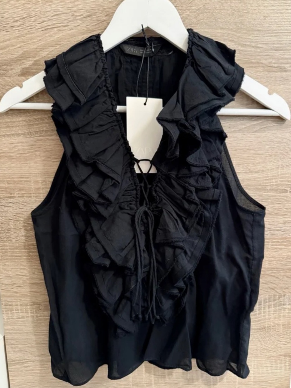 ZARA Ruffle 100
% Cotton Sleeveless Top NWT